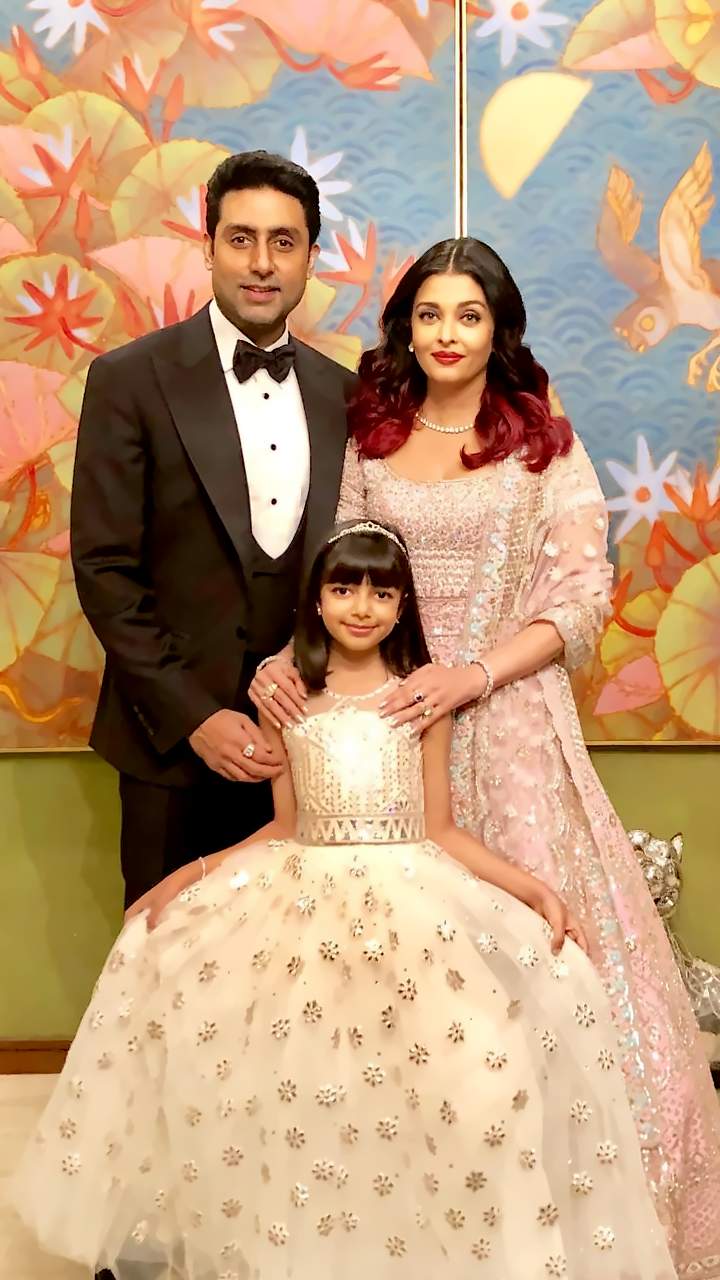 Abhishek, Aishwarya and Aardahya at Akash Ambani Engagement!