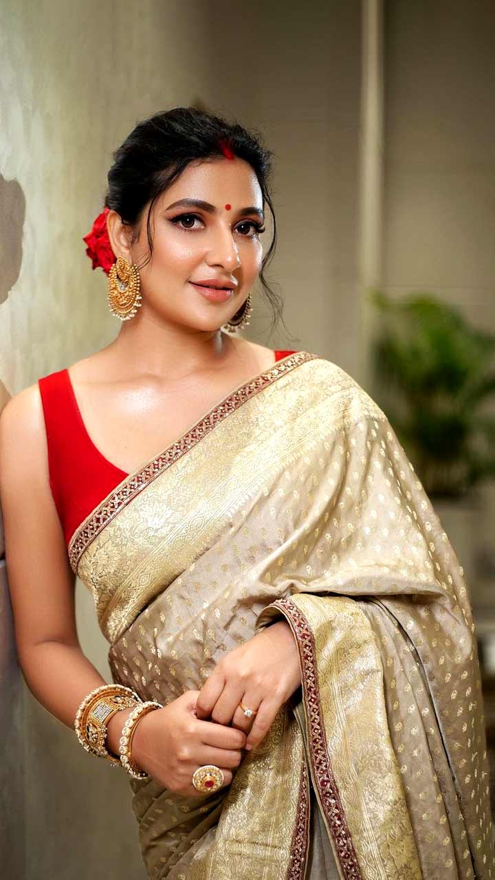Subhashree Ganguly Inspired Hottest Saree Blouse Designs, Trendy Blouse  Designs