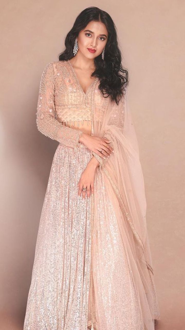 Parineeti Chopra in sabyasachi Couture – Boutiquesarees.com