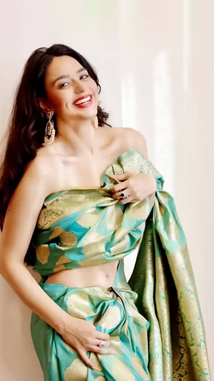 Actress Soundarya Nanjundan in blue colour saree best images | PHOTO PLUS  GOLD - Big size image, Film stills,South Actress wallpapers, Actress hq  gallery