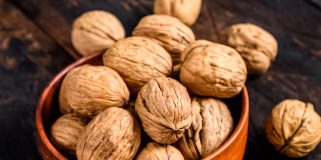 5 Health Benefits Of Eating Soaked Walnuts