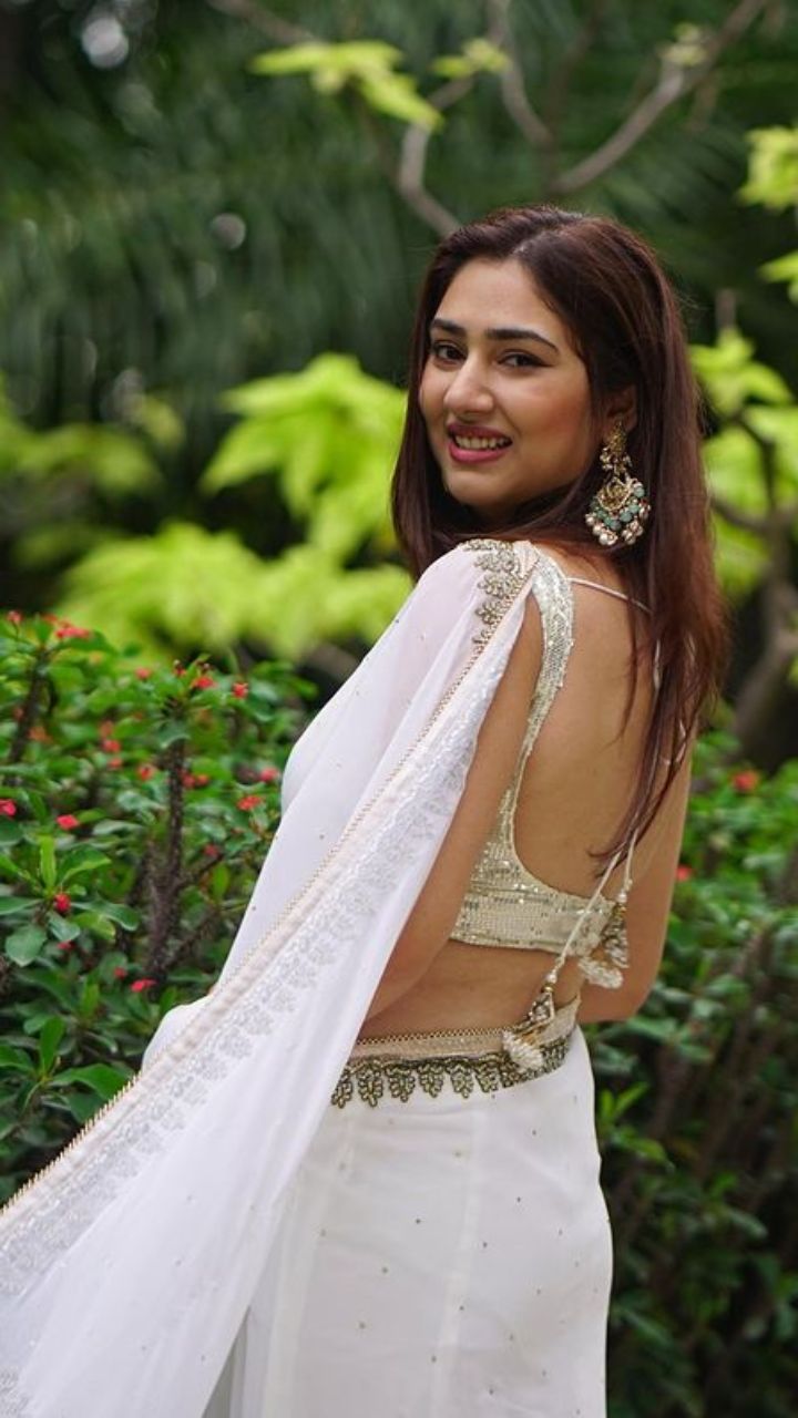 GORGEOUS! Check out these pictures of Disha Parmar looking STUNNING in a  white saree