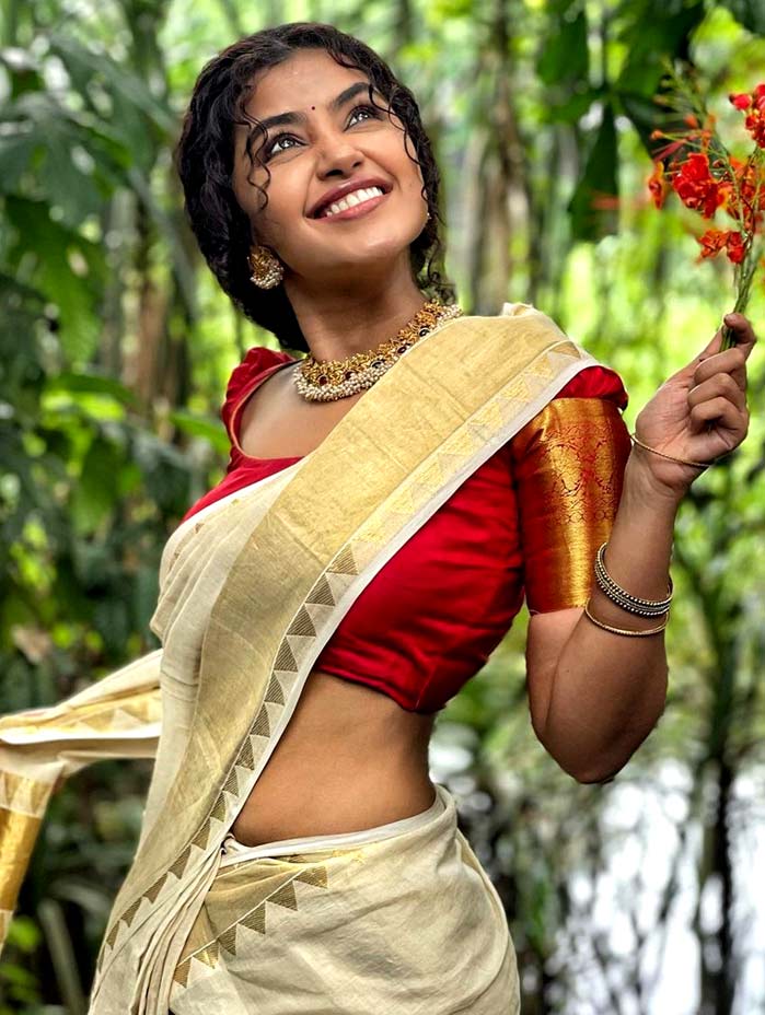 Pin by sss on Anupama Parameswaran | Kerala saree blouse designs, Saree  models, Indian beauty saree