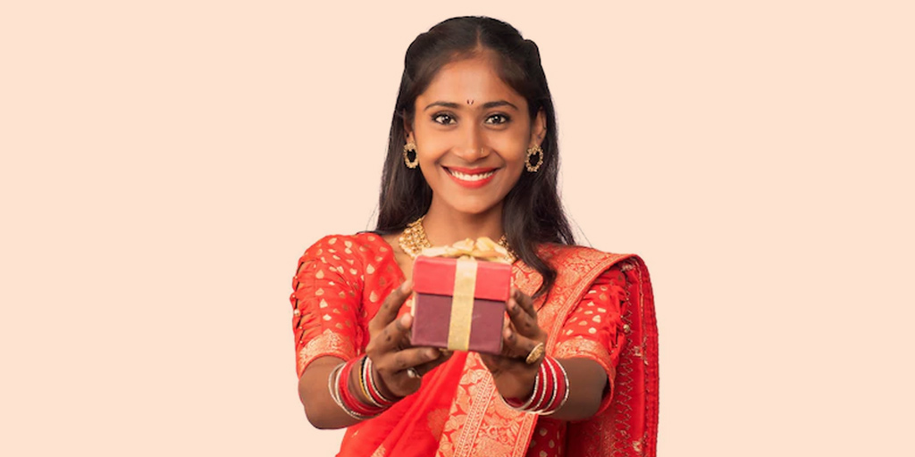 கிறிஸ்துமஸ்க்கு இந்த லேட்டஸ்ட் மாடல் புடவைகளை வாங்கி அசத்துங்கள்!