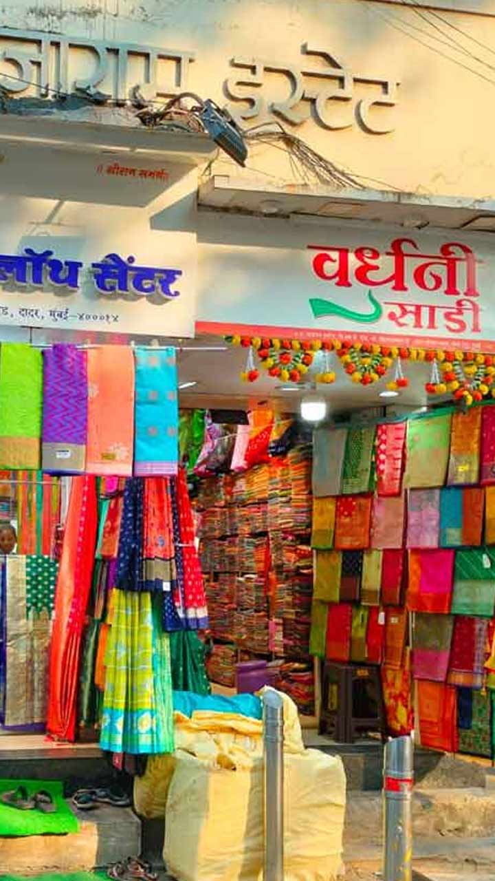 Dadar Fabric Market | लग्नासाठी लेहेंगा, साड्या, ड्रेस शिवण्यासाठी कपडा  स्वस्तात | Dadar Hindmata Market - dadar fabric market - Maharashtra Times