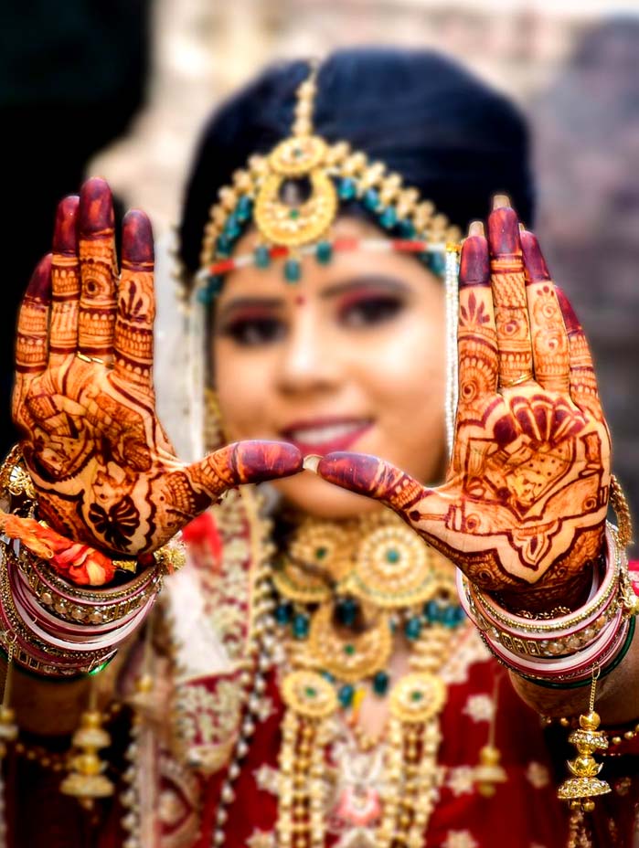 Bridal back hands❤️ Inframe @sonal_karne Mehendi @pallavi_mehendi0204  @sushma_mehendi03 #likeforlikes #follow #mehendi #wedding #mehndi… |  Instagram