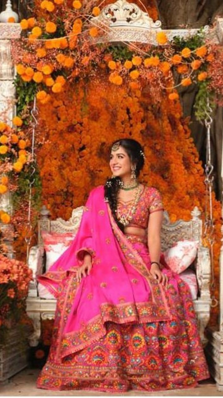 Pictures Of Radhika Merchant's Mehendi Look In Pink Lehenga | Radhika  Merchant At Mehendi Function | Radhika Merchant | Anant Ambani's Bride-To-Be