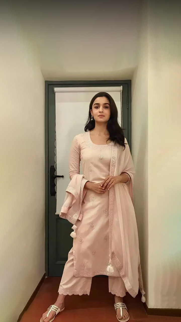 Janhvi Kapoor channels Arabian princess vibes in this fusion outfit |  Fashion News - The Indian Express