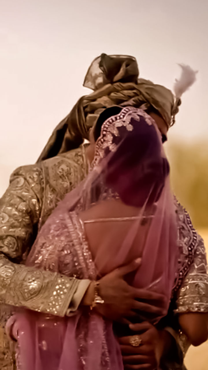 Watch: Pakistani Actress Ayeza Khan Dances to Sridevi's 'Mere Haathon Mein'  Song - News18