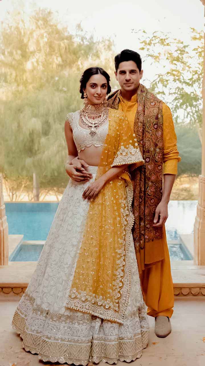 15 Awe-Inspiring Bengali Bridal Haldi Look For Glamorous Brides