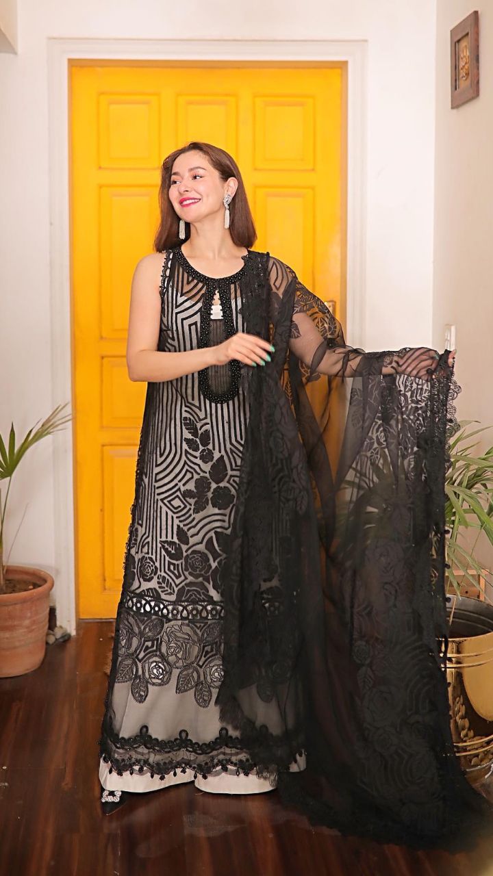 Pakistani Actress Sana Javed Stylish 2020 Dress Design | Sana Javed Kurti ,  Lehnga , Frock Design - YouTube
