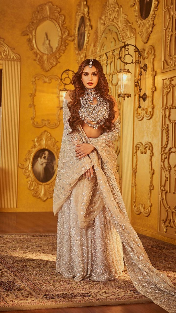 Pin by Emmo Emmiii on Engagement dress, mangni dress for dulhan | White bridal  dresses, Pakistani wedding outfits, Pakistani engagement dresses