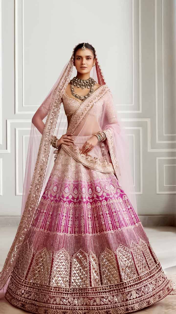 12 Latest Lehenga Designs by Manish Malhotra to Transform You Into a  Stunning Beauty at Your Wedding
