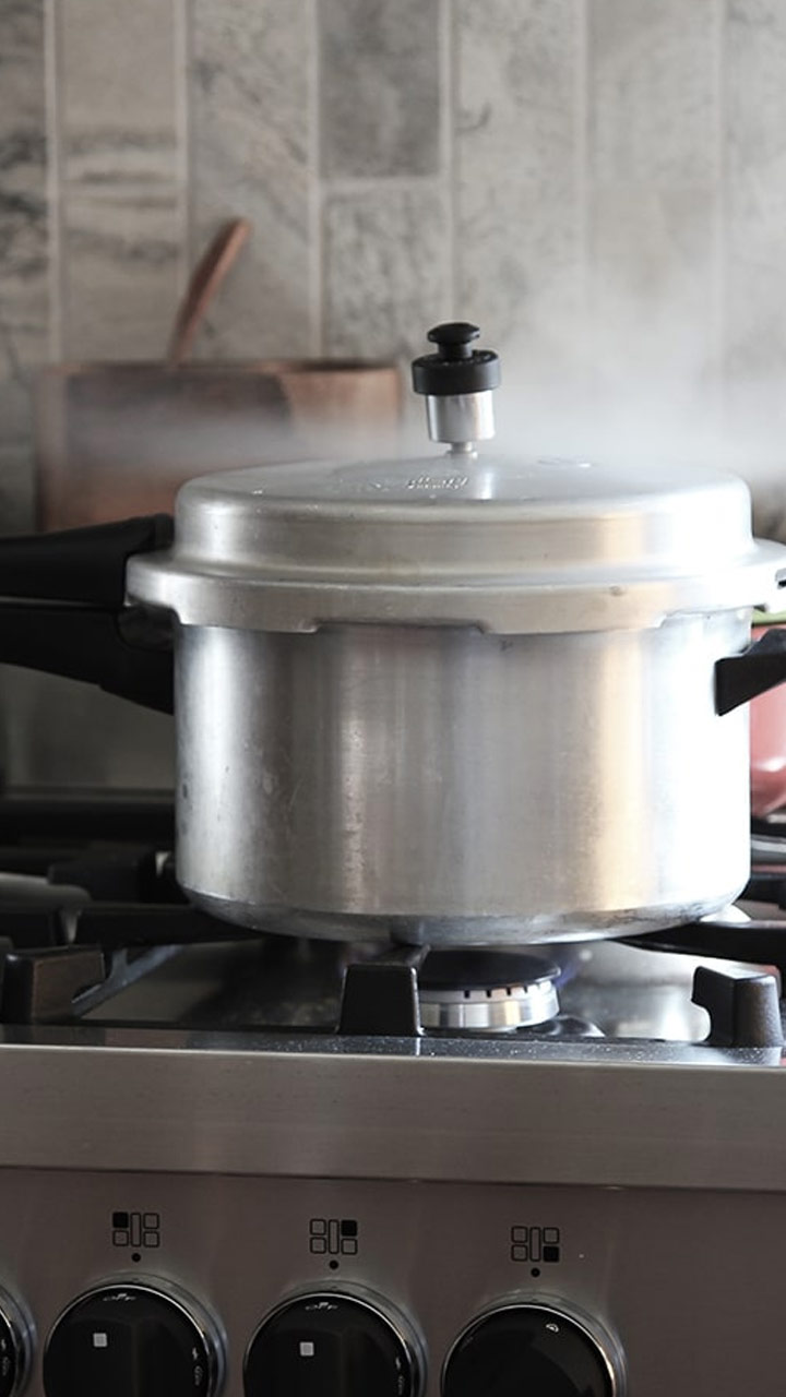 Whistle not coming in pressure cooker hot sale