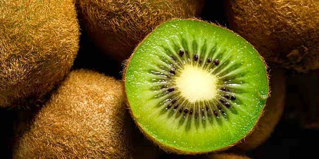 கிவி பழத்தின் வியக்க வைக்கும் ஆரோக்கிய நன்மைகள்